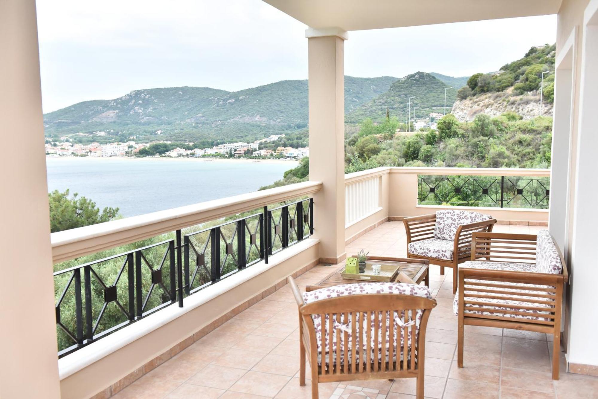 Palio Suites Palaiontsiflikion Exterior photo